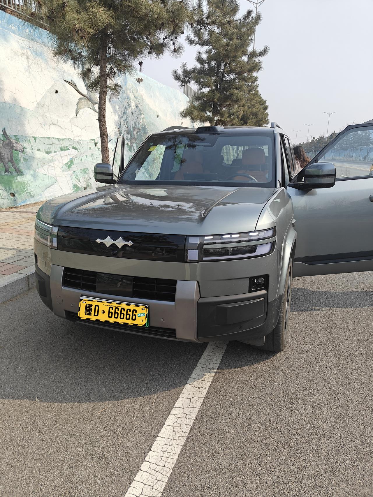 钛7凭借方盒子霸气硬朗的外观造型，不错的配置，宽敞的空间和20万左右的价格，迅速