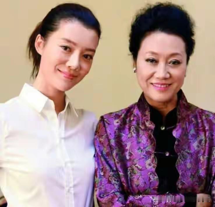 43岁车晓的生日局太颠覆认知了！住着北京上亿独栋别墅，庆生饭居然是热透的剩排骨汤