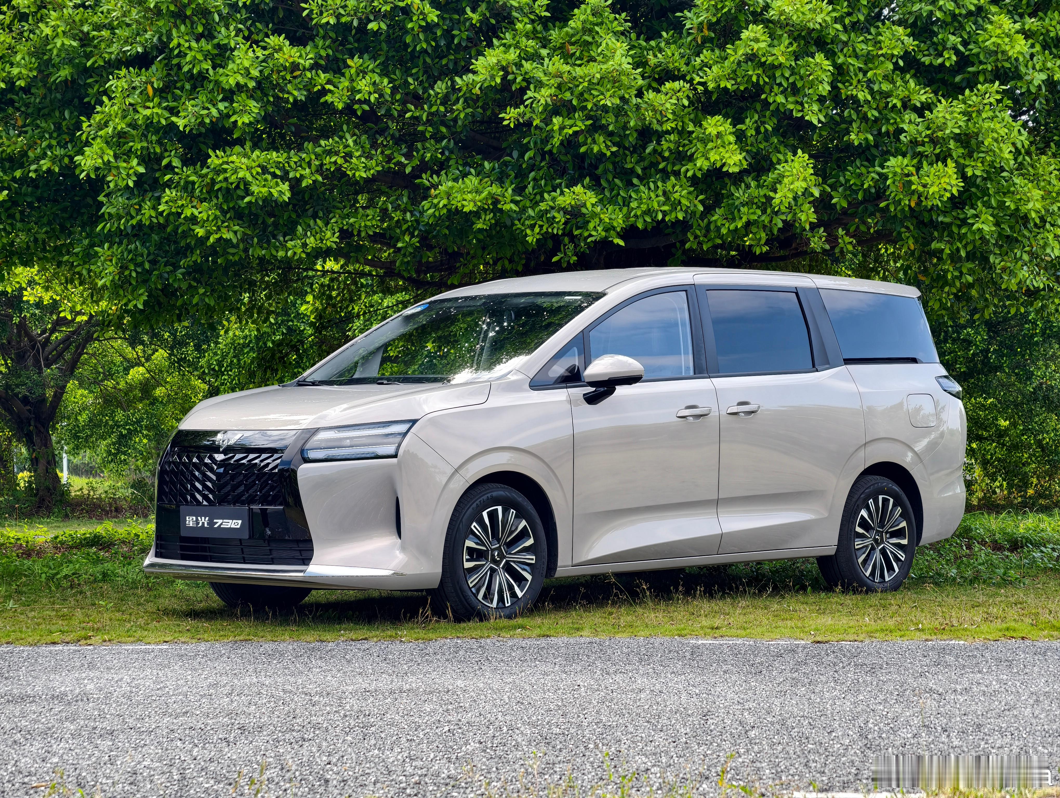 星光730一步到位捅到10万内，是下了很大决心的。比如电动侧滑门，只能在高配基础