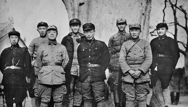 红军十大军团军团长授的什么军衔朱德，红一军团军团长，1886年出生在四川仪陇一