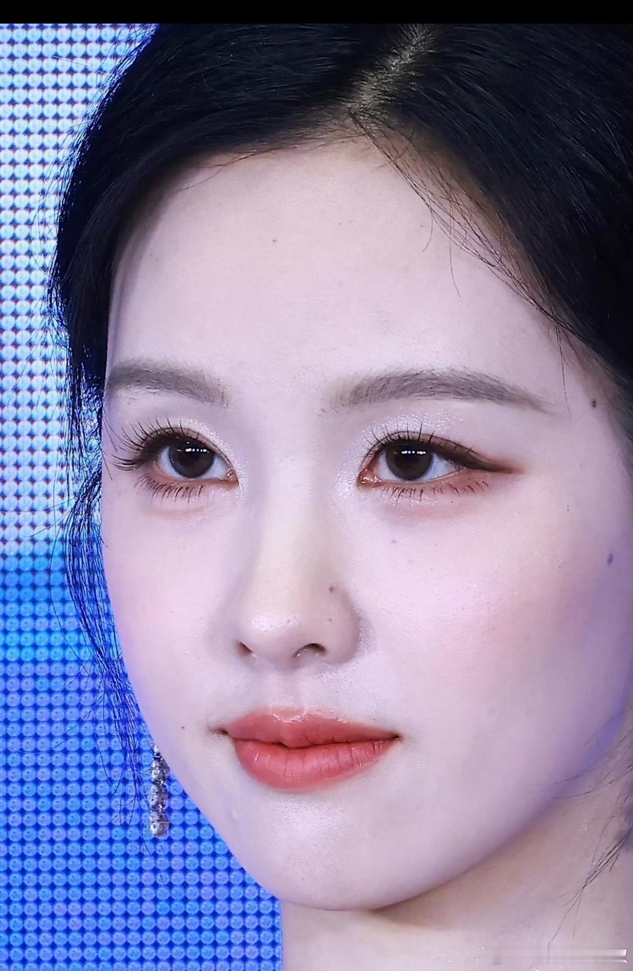 现实中看到的陈都灵，毫无ps，这图生到痘痘都看见了​​​