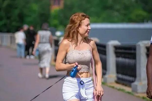 娶俄女原因及大毛二毛三毛黑毛区别这句话在网上流传已久，指的是金发碧眼、高挑纤