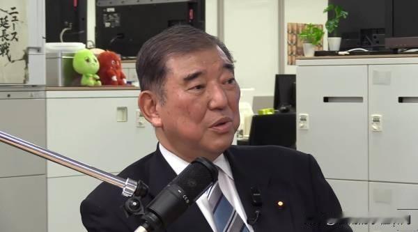日本前首相又公开说话了！近日，日本前首相石破茂在发言中，大批首相高市早苗不