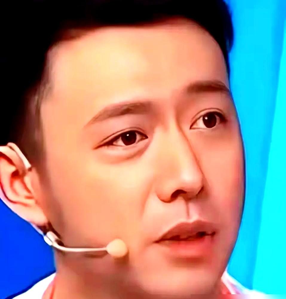 《潜伏》剧组一个“失误”，竟成就了一个无法复制的经典。导演姜伟面试新人曹炳琨
