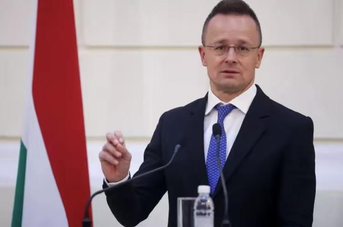 匈牙利外长震怒警告：英法派兵将欧洲推向战火边缘，谁在充当美国棋子？