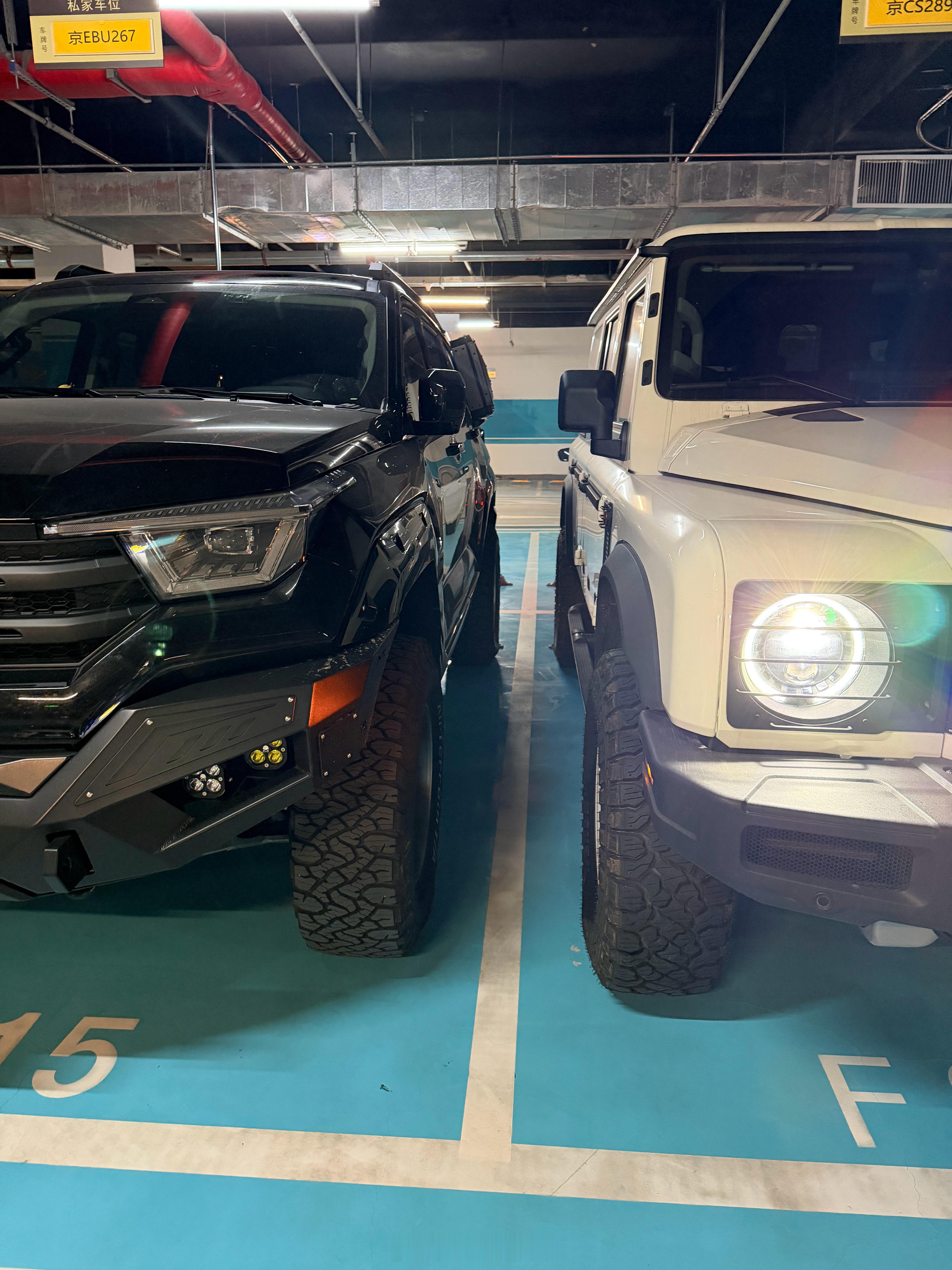 领居的坦克400改的真漂亮，回来仔细一看，发现我俩用的是同一个品牌胎😏这车