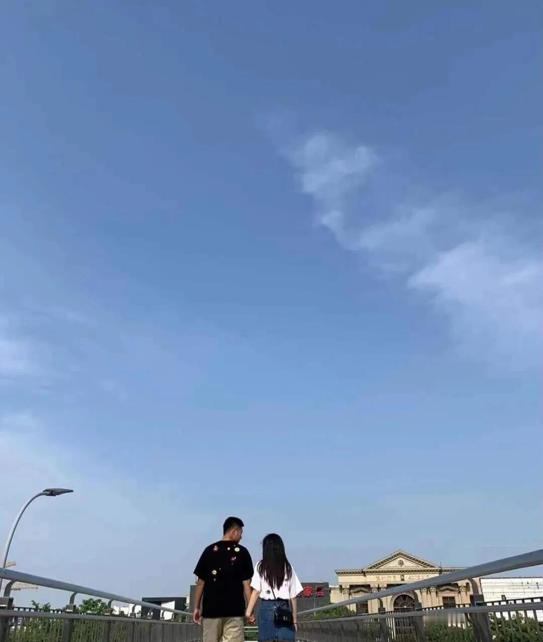 现在的女孩子胆子真大，看上就下手我表弟在一次朋友的生日聚会上，认识了一个女孩子