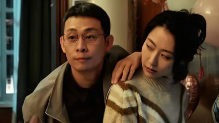 《以法之名》太明显了，江家根本没拿洪亮这个上门女婿当人。先说称呼，洪亮不叫江