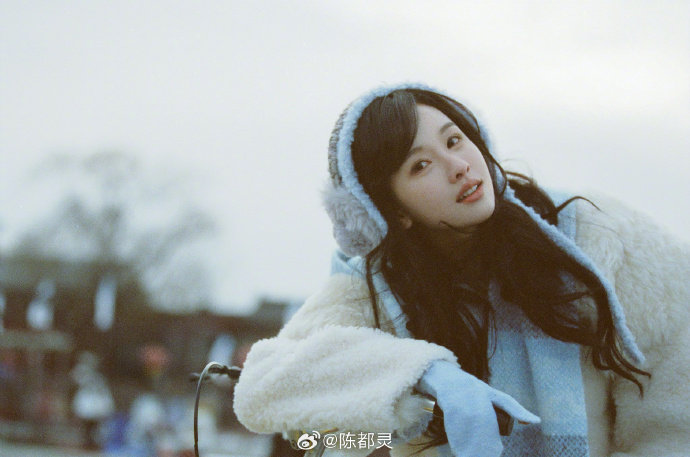 陈都灵元宵节营业陈都灵这张脸 陈都灵这个美萌吧！元宵节营业的冬日小精灵~超有学