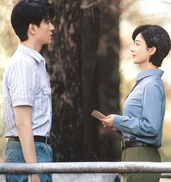 秦俊杰终于如愿以偿了呀！​想当年秦俊杰在《青云志》的剧组，第一次见到赵丽颖本人