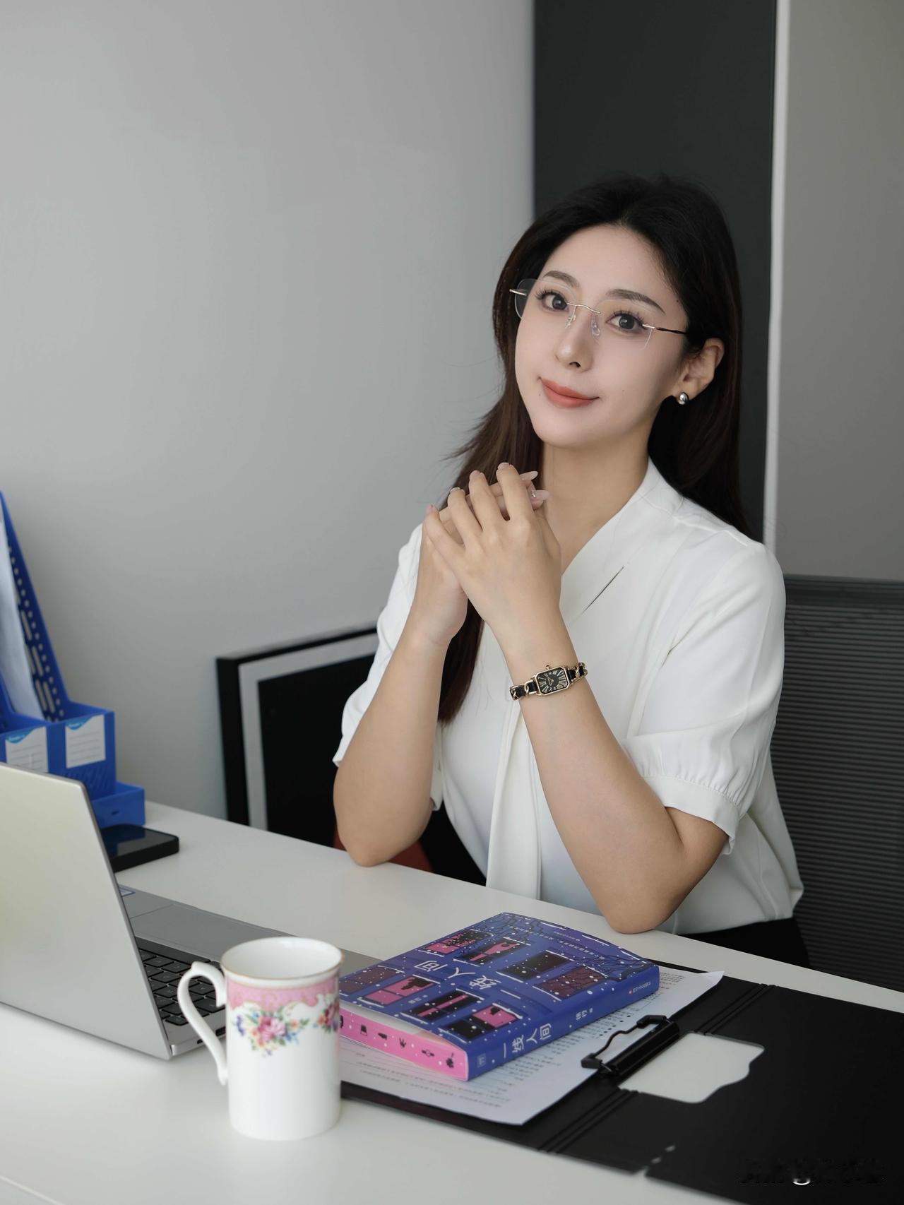 职场人的精致感，往往藏在细节里||新年奖励自己一块小香风手表意外成了我最实用的