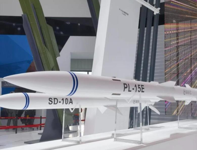 伤害性很大，侮辱性更强。中国PL-15导弹，号称一天的极限产量约为100枚，10