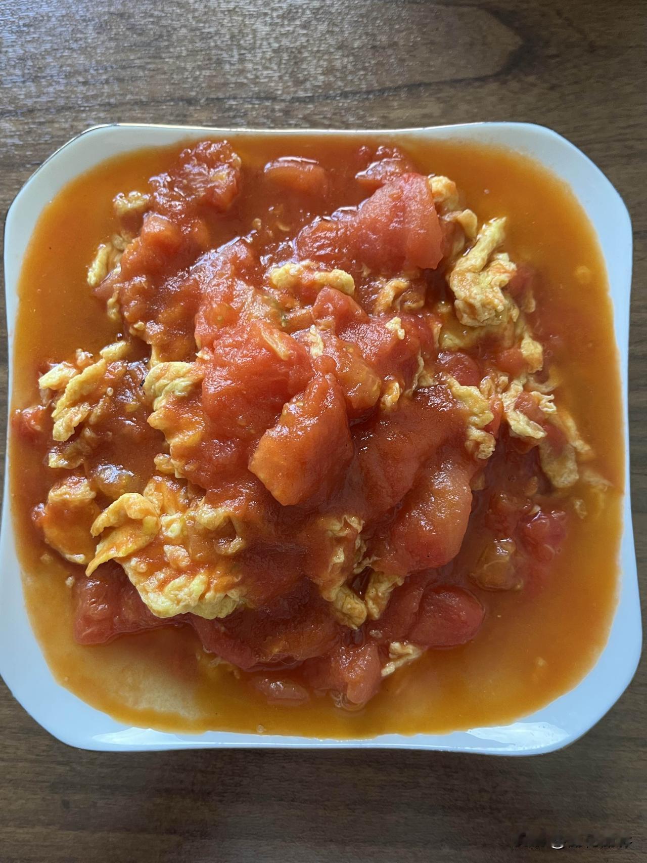 好友们晚上好！新周愉快，晚餐香香！今天的晚餐：西红柿炒鸡蛋蒸拆骨肉杂粮饭