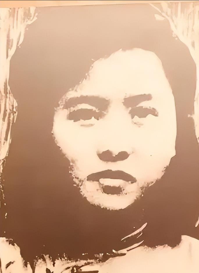 1949年，女教师朱世君被军统特务抓捕，在押送渣滓洞途中，押送人员李朝成认出了她