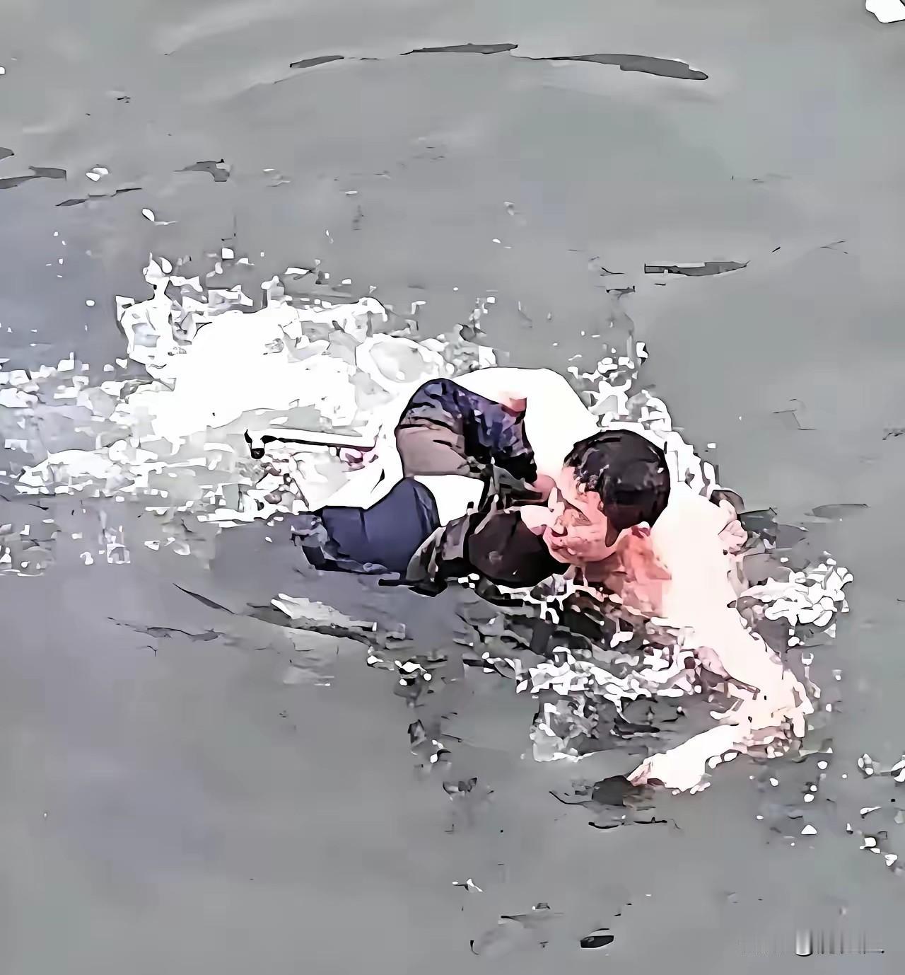 河南大哥跳水救人，成功救下落水姑娘，唯独弄丢裤头！全程又囧又暖心笑死人了！