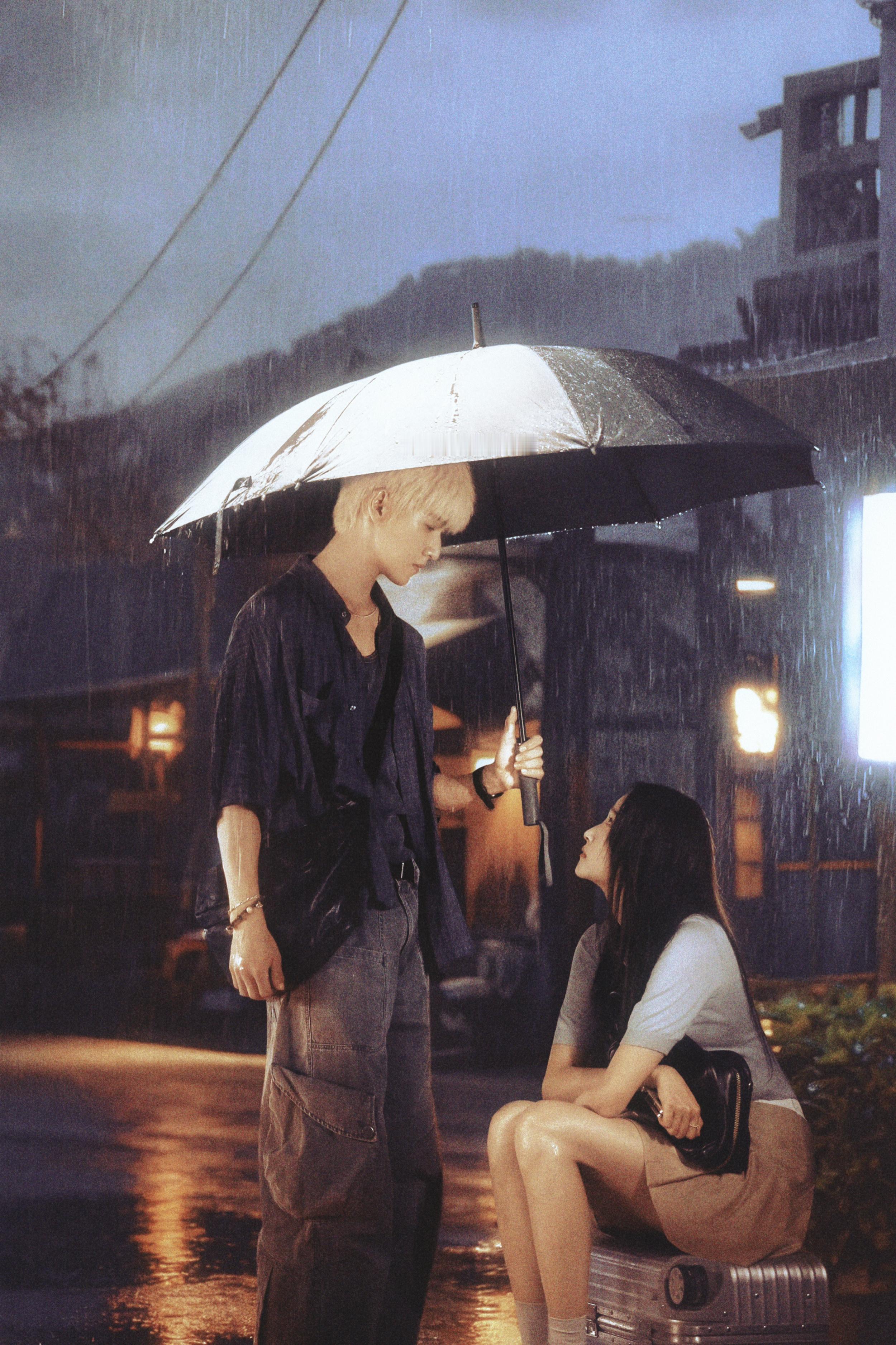 关晓彤李昀锐带我走版海报《耀眼》雨爱的秘密，能一直延续☔