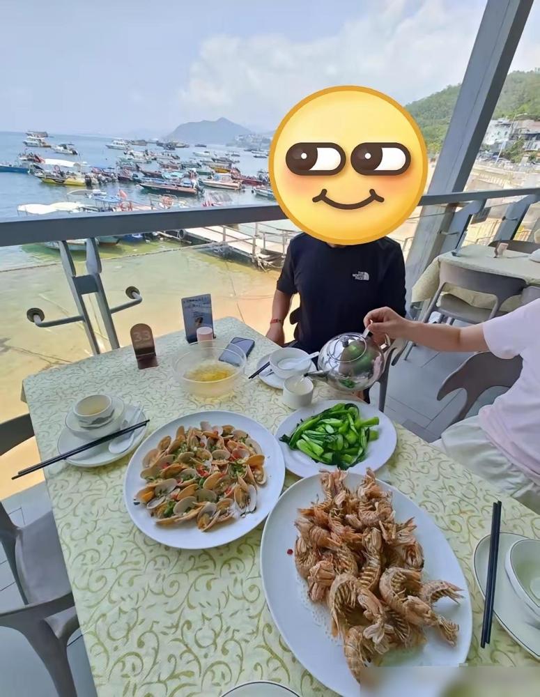 太坑了后知后觉，一桌400，发现被坑了，我真的哭死，回来问了才发现200不值！