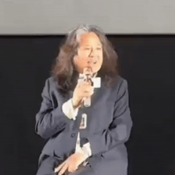 谁能不爱王一博的奶膘啊啊啊啊就算是著名艺术家王长利老师也不例外！！！太可爱了吧