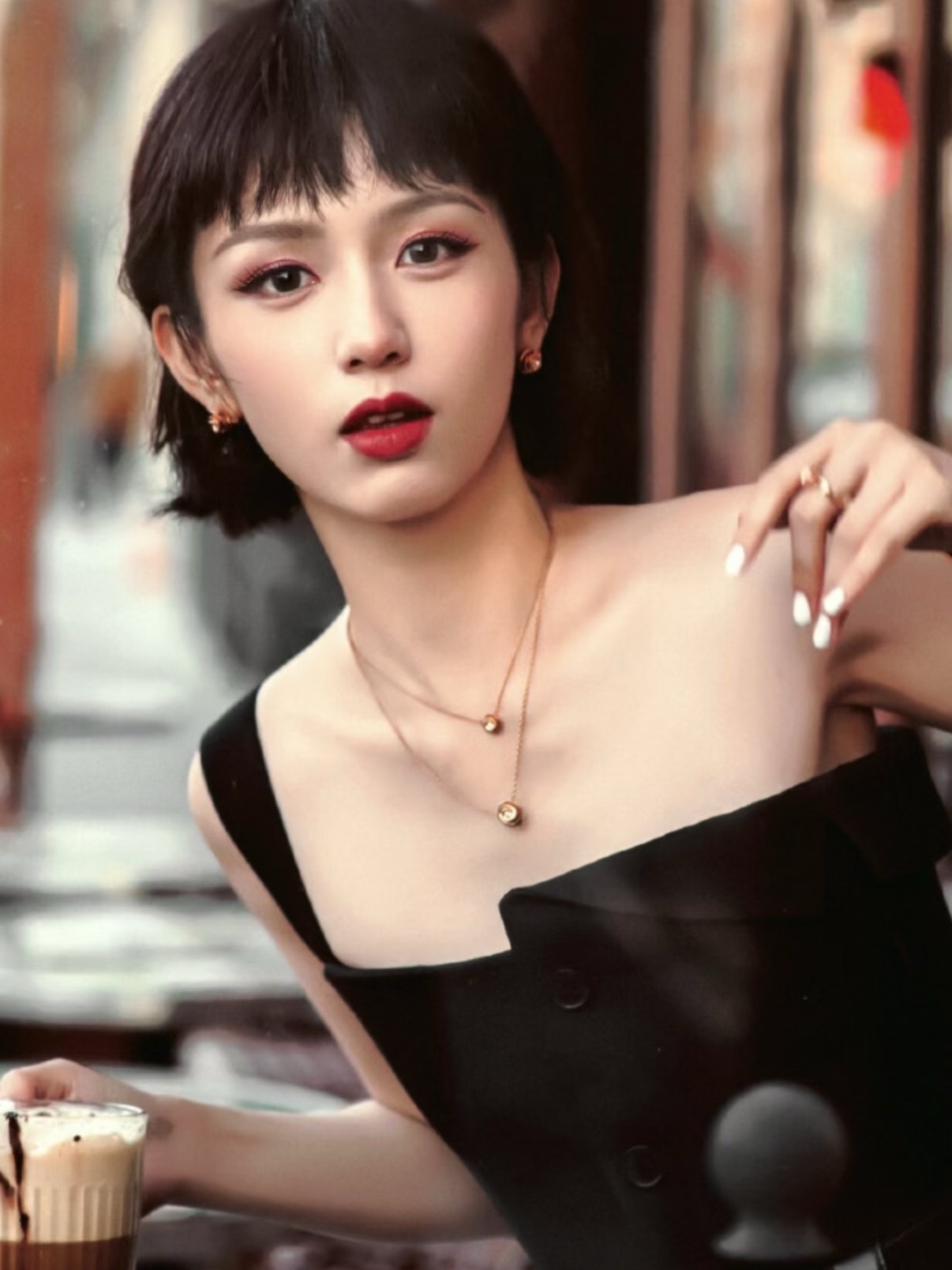 周也和男友身高差人家谈谈呗，周也眼光还怪不错的捏，男帅女美的这身高差这宽肩窄腰，