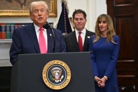 迈克尔·戴尔刚完成一次史上最聪明的财富转移，改写了亿万富翁的捐赠玩法。他宣布