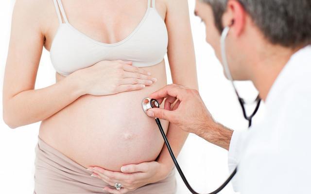 高龄孕妇怀孕32周时意外腹痛, 医生剖开腹腔那刻全身冒冷汗