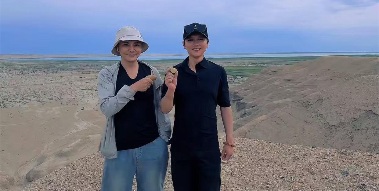 孟鹤堂又又丢手机了，上次因为钓鱼，这次因为捡石头。弄丢手机，只因做事太专注，这