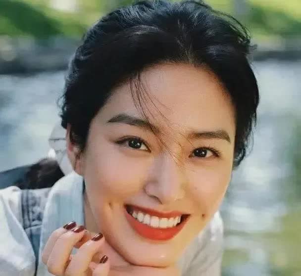 事出反常必有妖，大家有没有发现杨采钰好久没接戏了，据传是因为她怀孕了