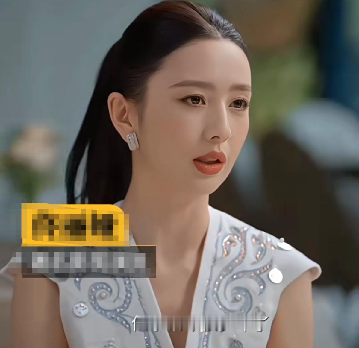 佟丽娅:“我儿子他也学钢琴，他学钢琴很多年了，但也弹得不咋地，但是我还是没有让我