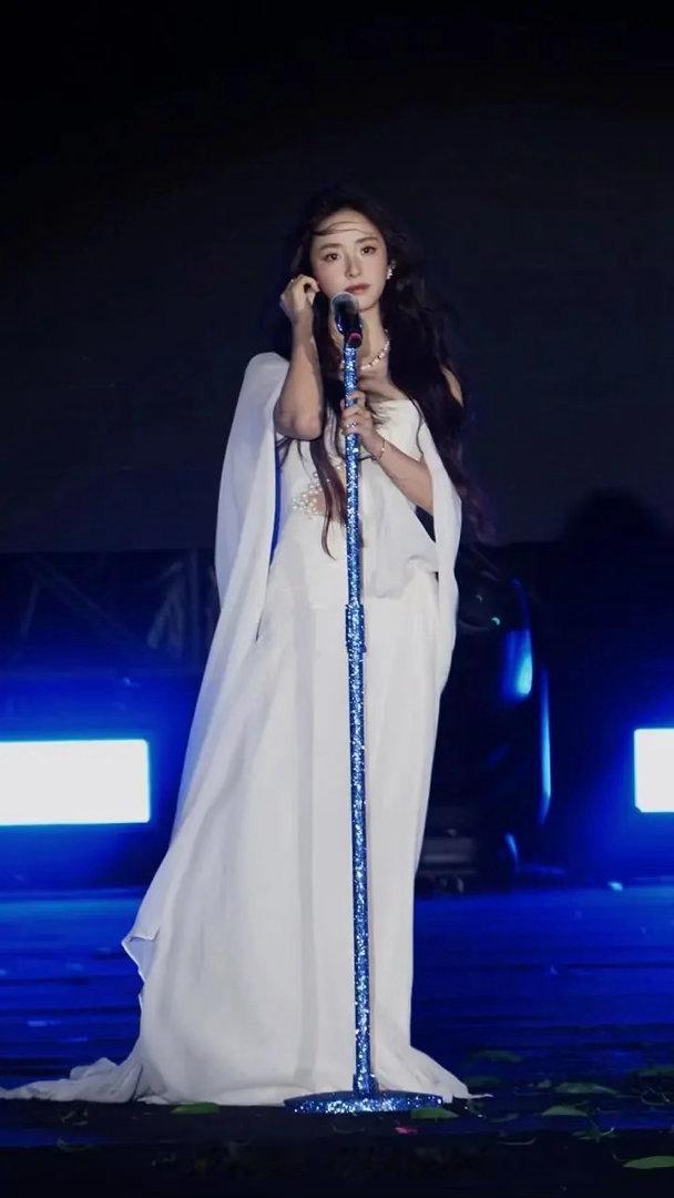 沈月长发这么美吗？根本没认出来
