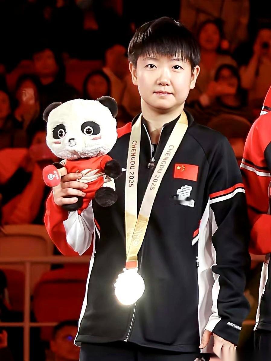 我跟你说，刚刚看到一张大合照，瞬间后背发麻。那么多镜头对着，那么多块金牌挂着，