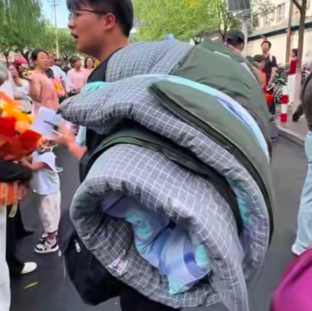 高考完，普通家庭的孩子是这样收拾行李回家的