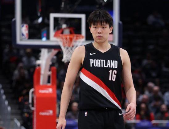 杨瀚森确实要感谢文班亚马。 开拓者首轮G4主场93比114输给马刺，比分差了