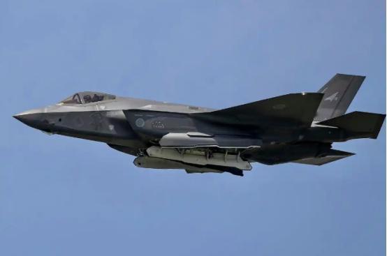 到处耀武扬威的美军，终究被“上天”收拾了！1月16日上午，一则炸裂消息传来：美