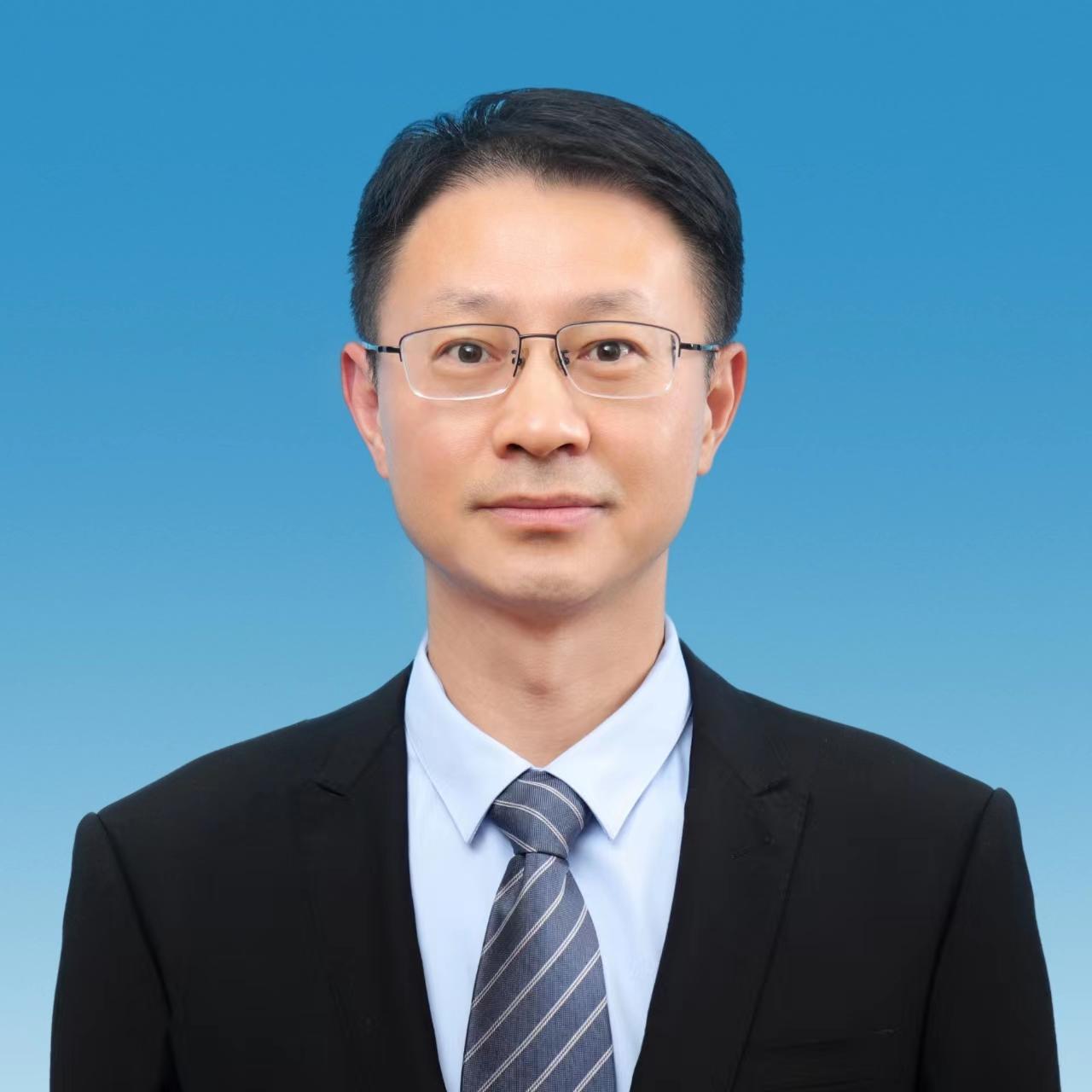 祝贺祝贺！从市长到市委书记，虽然还都是正厅级，但明显是提拔使用，市委书记和市长还