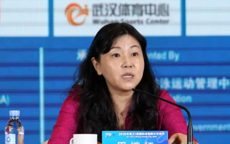 看来中国跳水真的离不开周继红啊！她在3月份办理了退休，同时被免去国家游泳运动管理