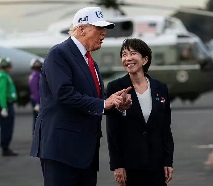 高市早苗全程赔笑献殷勤，终于付出了惨重的代价！说当年的广场协议，让日本失去了30