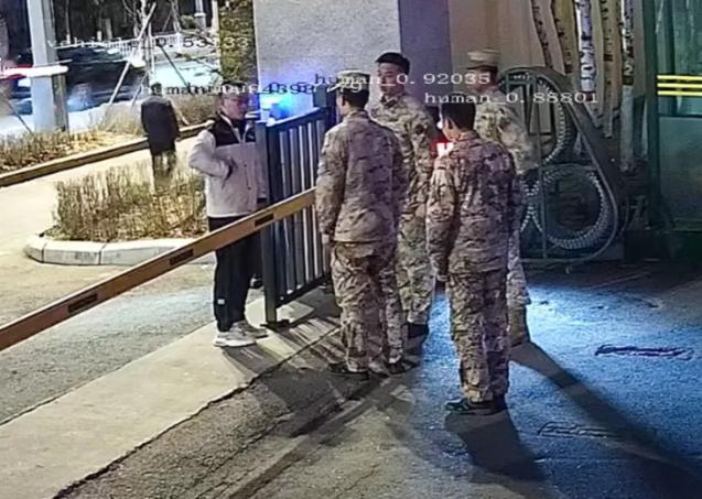 “泪目了！”黑龙江鹤岗，一名海军战士休假期间父亲突发重病在ICU抢救，当地血源告