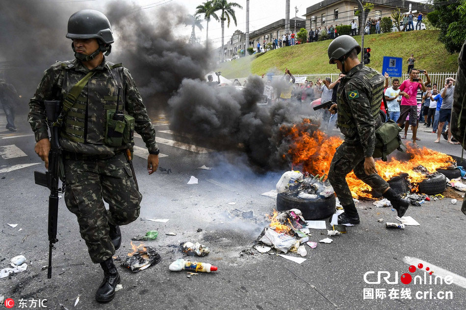 巴西多地因警察罢工发生严重骚乱 已致75人死亡(组图)