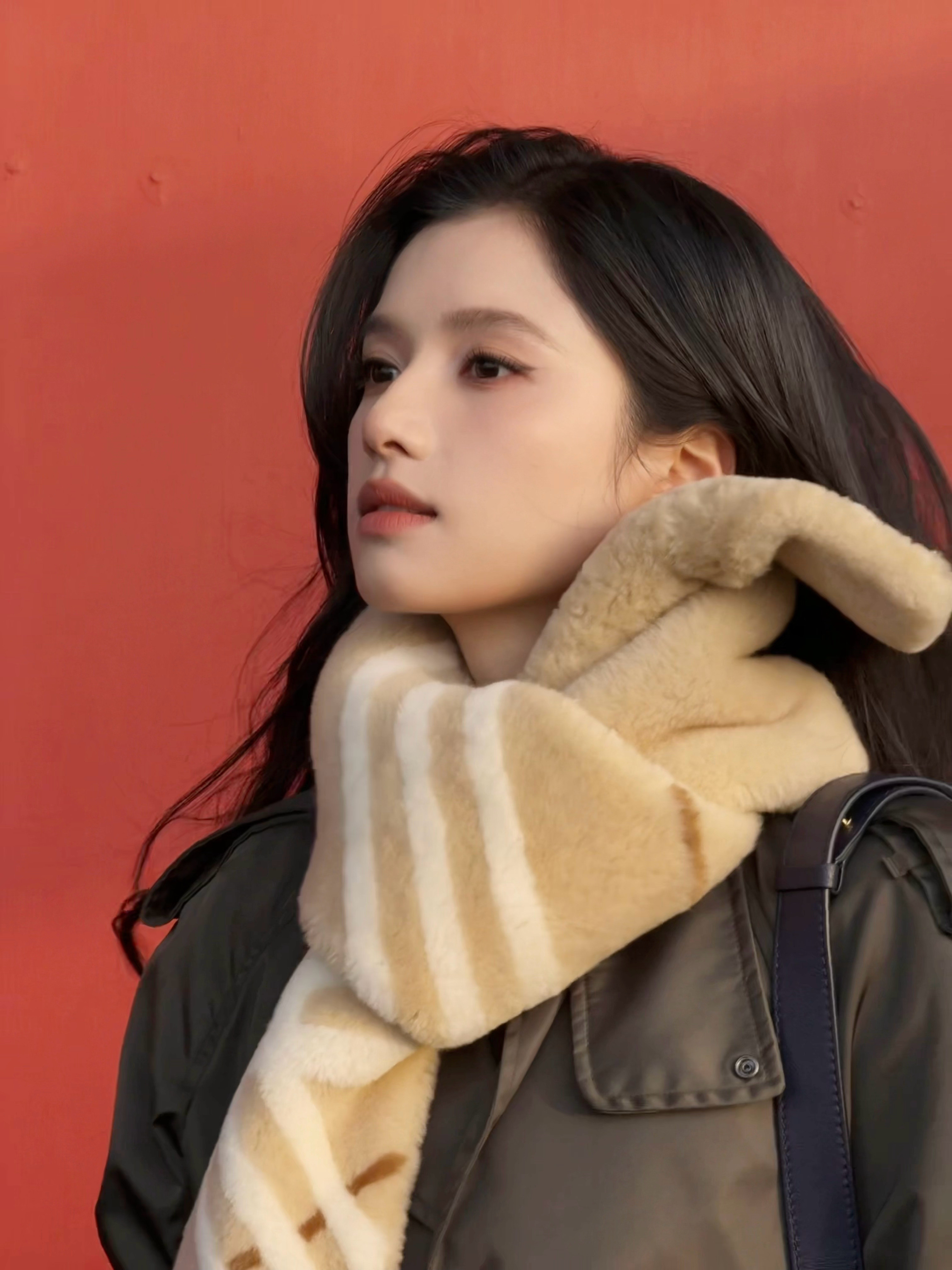 张婧仪狐狸眼线没招了张婧仪怎么这么美啊啊啊啊啊！！上挑的眼线多了几分魅惑，像一