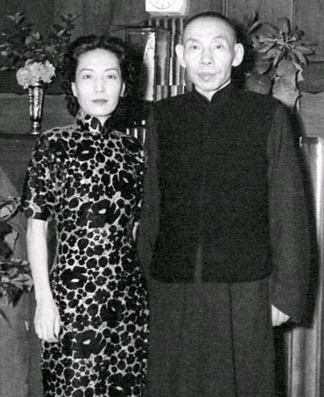 1948年，孟小冬去看望闺蜜姚玉兰，夜里2人同床而睡。谁料，姚玉兰趁她睡着溜出去