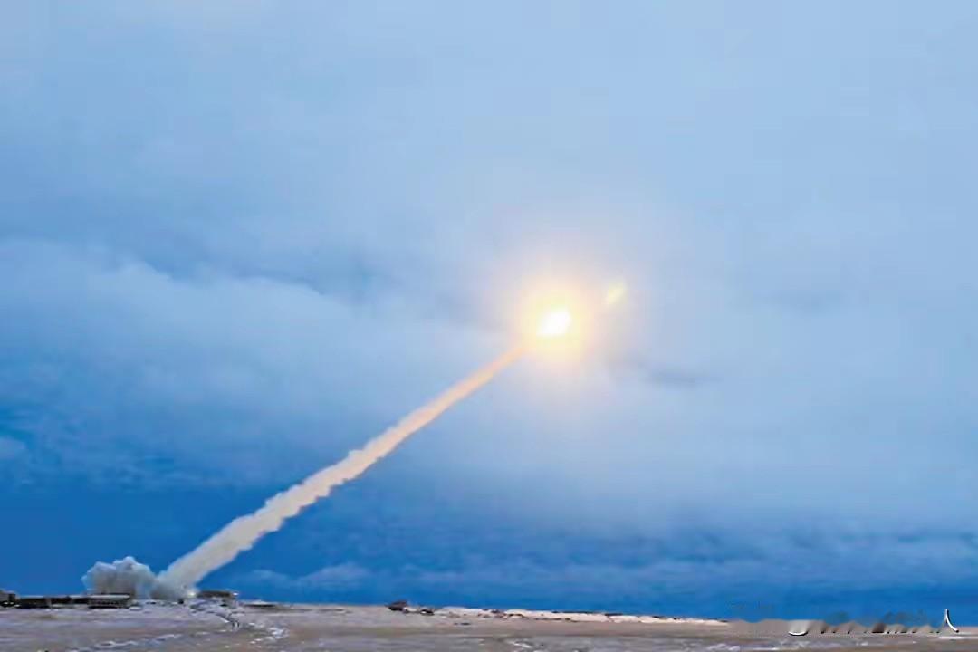 哦豁！这一波有点猛啊！俄罗斯把家底都亮出来了！看看媒体是怎么形容俄罗斯两个“