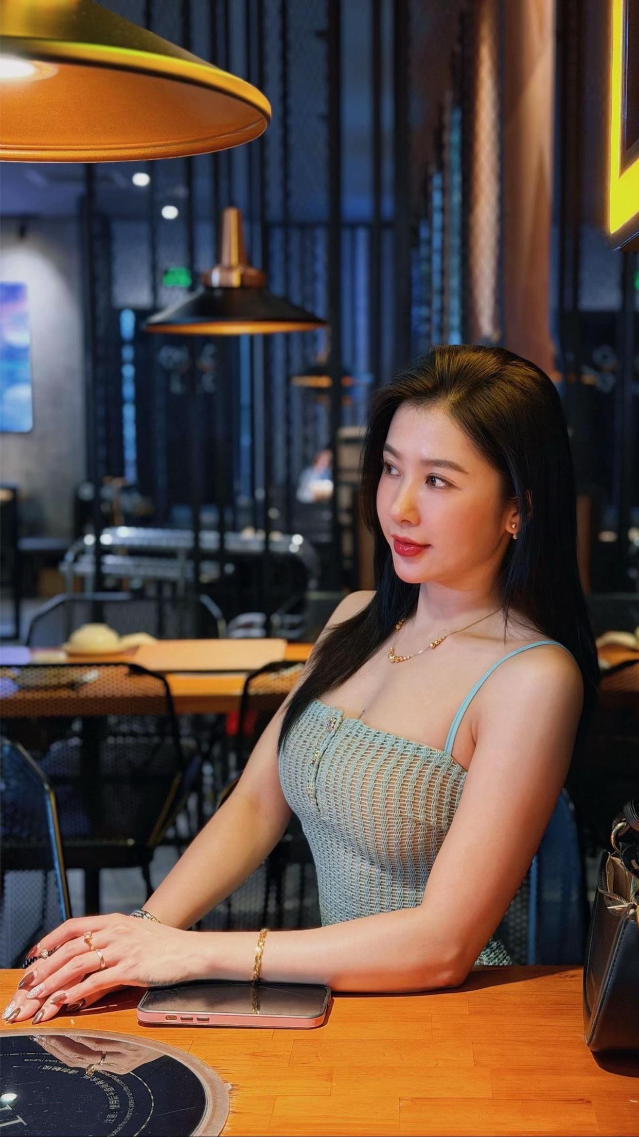 轻熟感穿搭，温柔又知性的美少妇