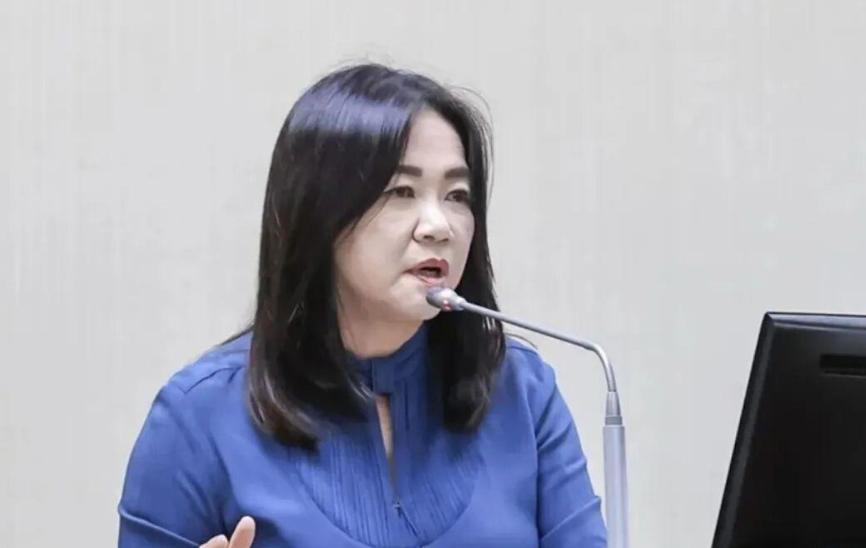 彻底撕破脸了！7800亿军购刚在台立法机构通过，国民党“立委”马文君立马反