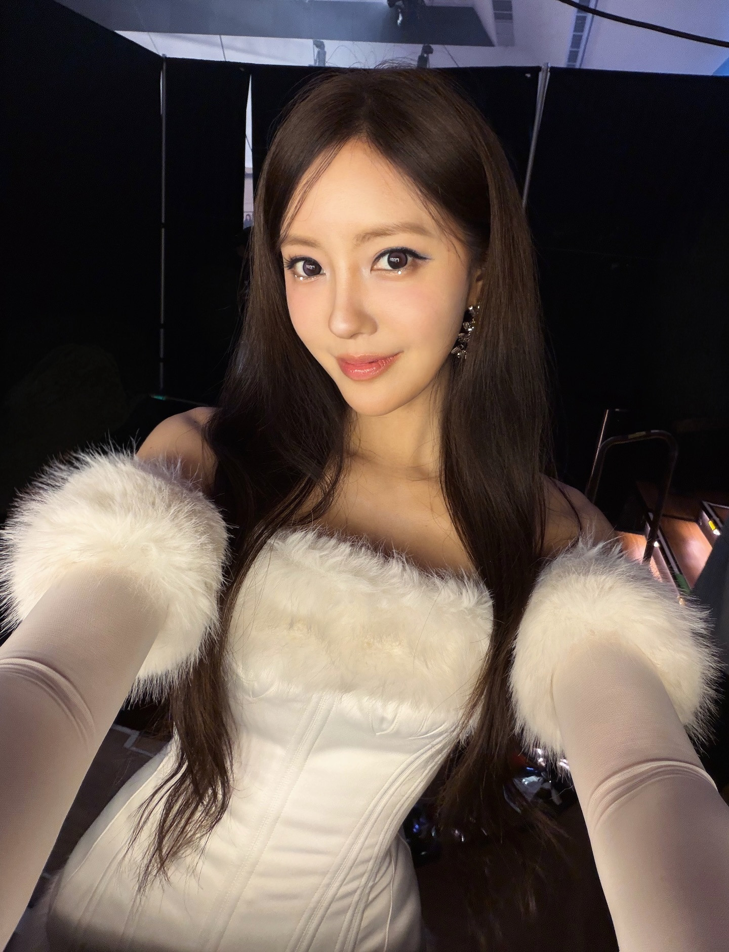 朴孝敏🤍最新油亮丝袜造型