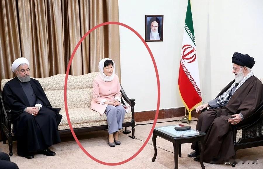 朴槿惠应感到羞愧多年后，前韩国总统朴槿惠应该为这个行为感到羞愧。作为韩国历史上