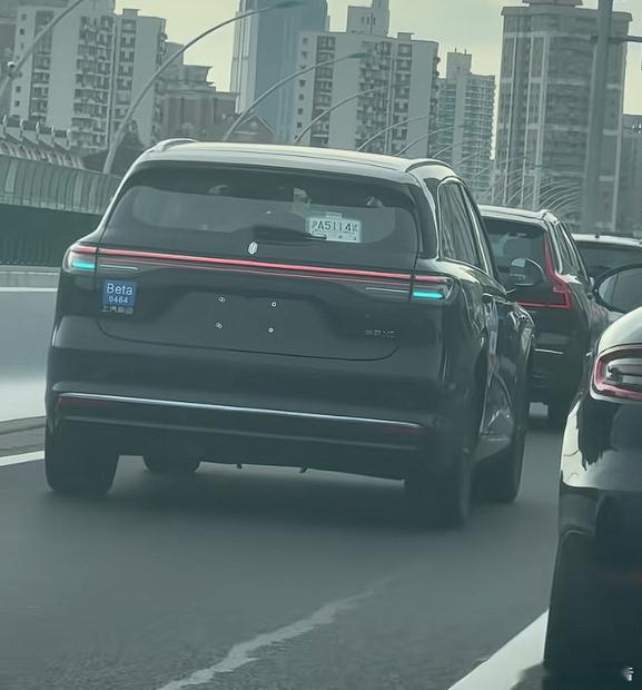 尚界H5实车曝光9月2日，有网友偶遇了一辆尚界H5测试车。这辆用于测试的尚界H5