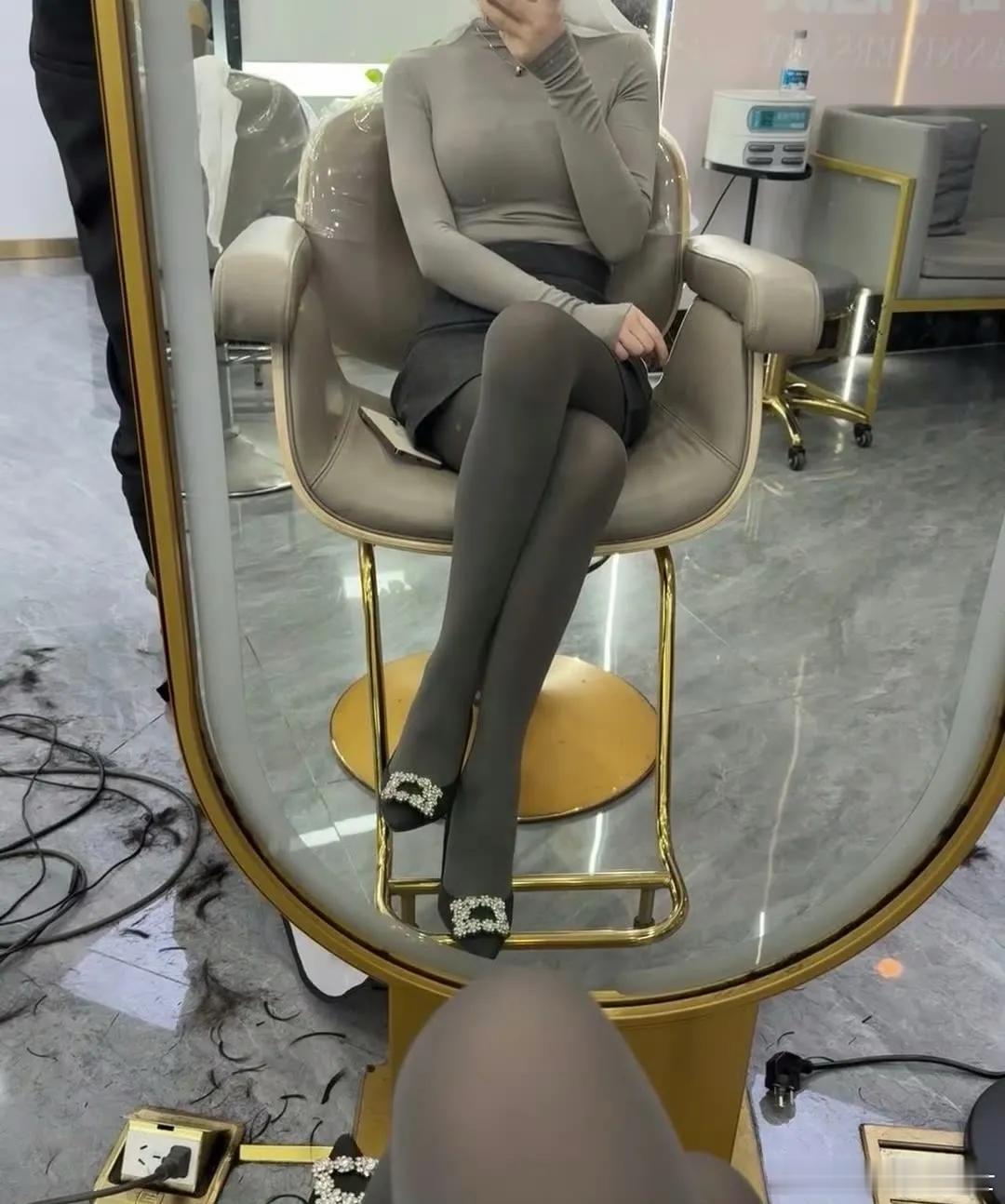 一枝红杏出墙来了