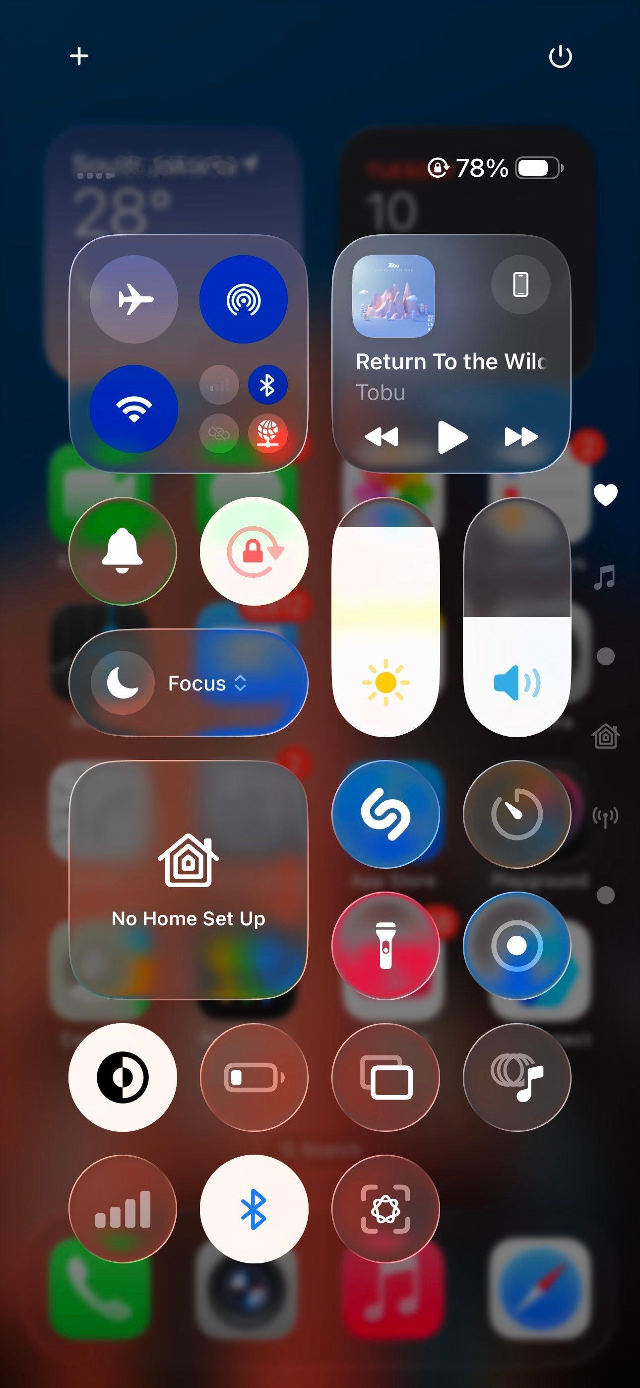 iOS26控制面板模糊效果图一，Beta1图二，Beta4还有待优化，我要求比