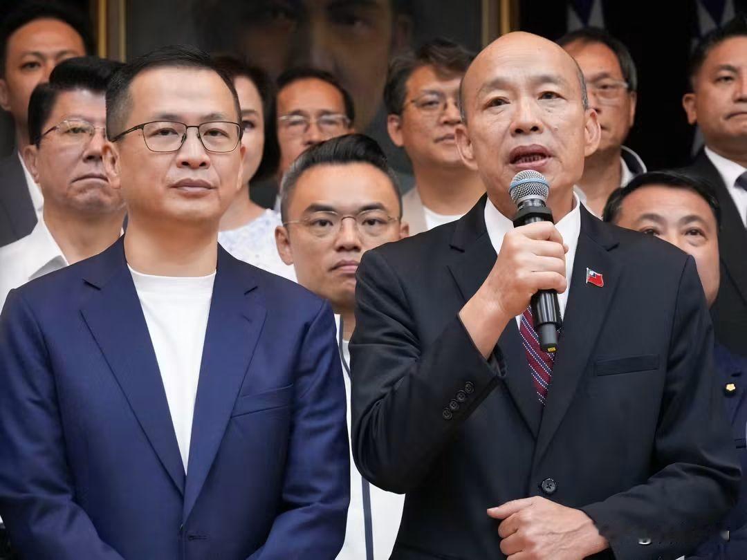 给大家分享两个观察罗智强为什么最近比较积极靠向郑丽文赵少康的马屁搭档沈富雄为