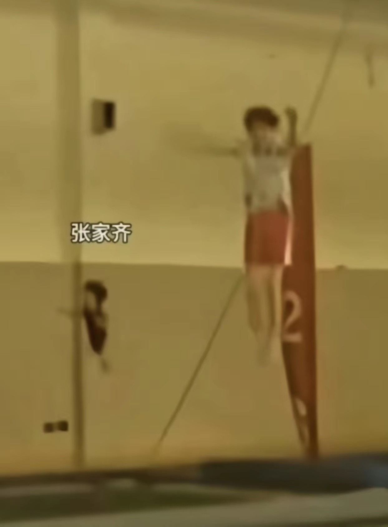 我的天哪，最后面那个小豆丁是张家齐，父母怎么忍心的……​​​